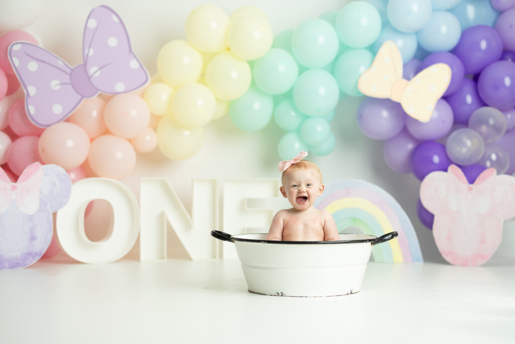 baby in tub splashing 